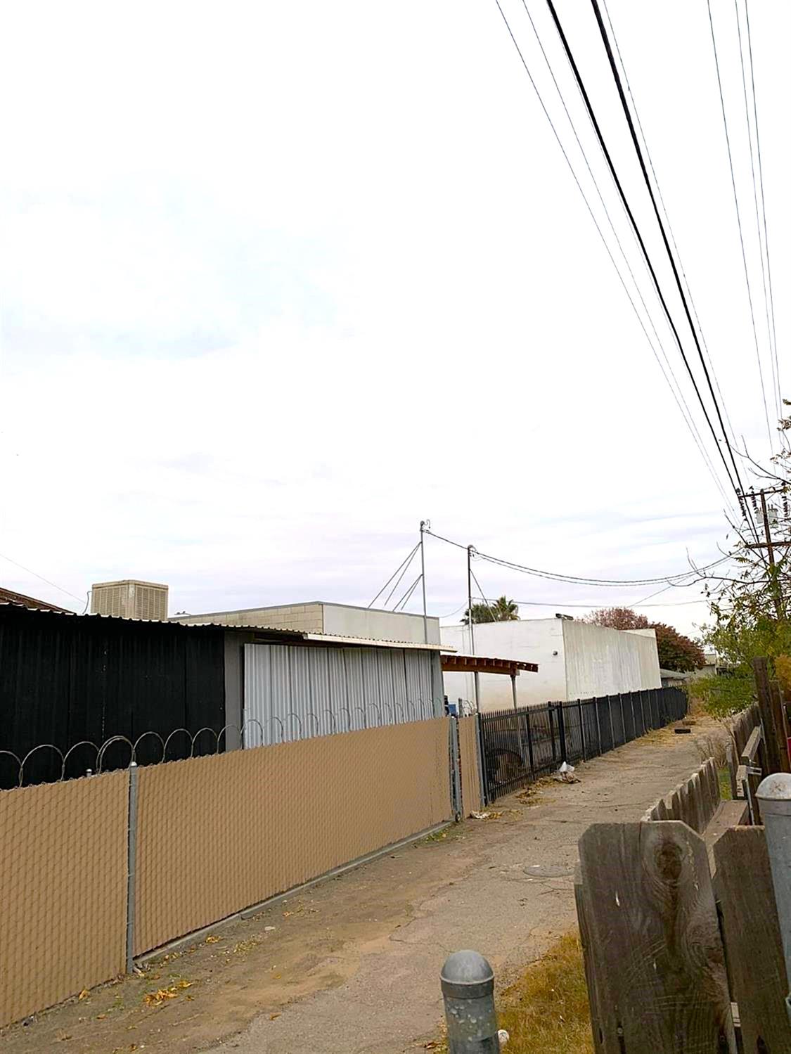 3223 E Madison Ave, Fresno, CA 93702