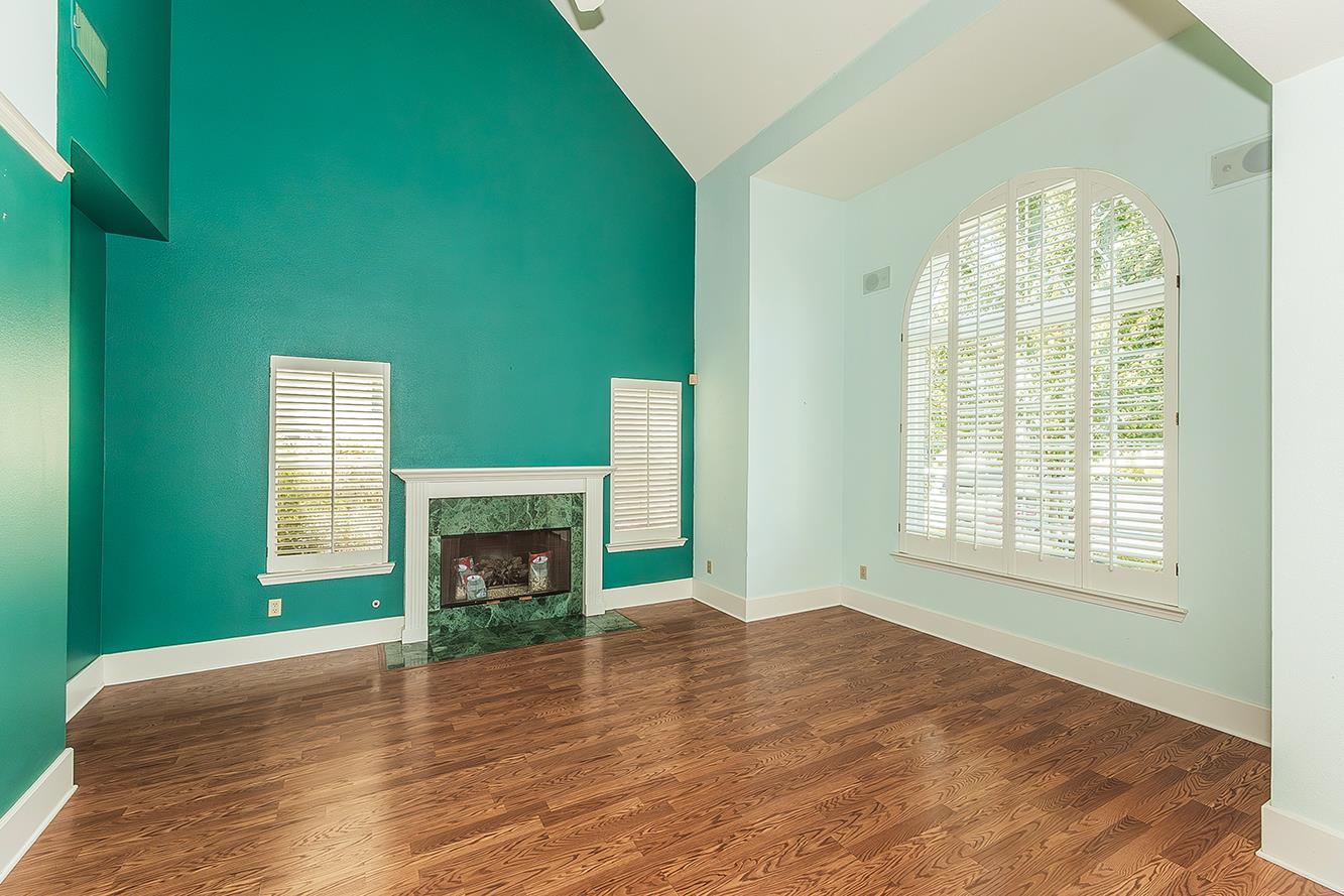 1094 E Monticello Cir, Fresno, CA 93720