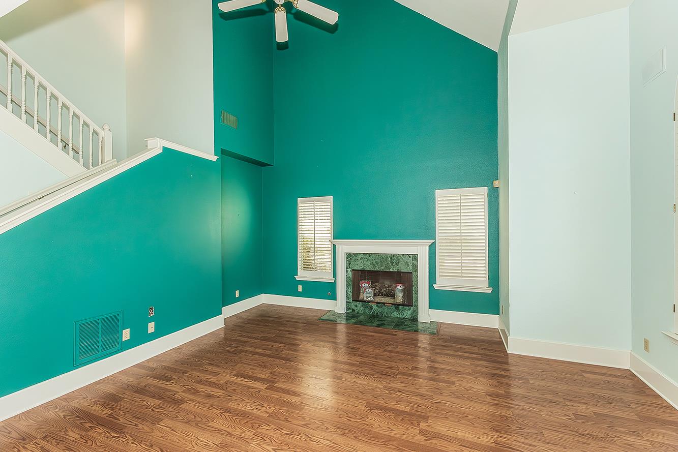 1094 E Monticello Cir, Fresno, CA 93720