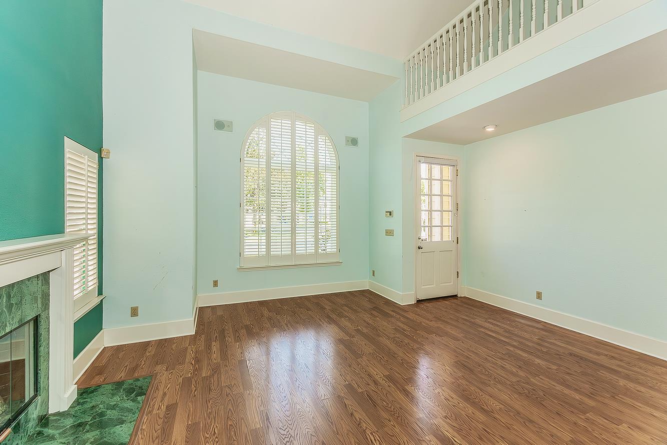 1094 E Monticello Cir, Fresno, CA 93720