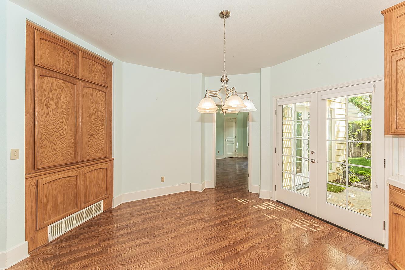 1094 E Monticello Cir, Fresno, CA 93720