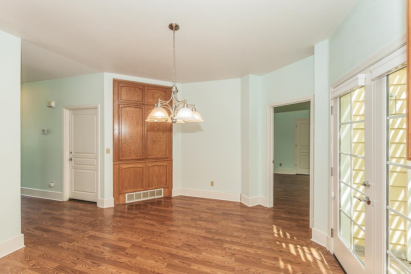 1094 E Monticello Cir, Fresno, CA 93720