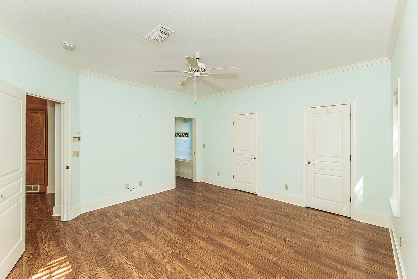 1094 E Monticello Cir, Fresno, CA 93720