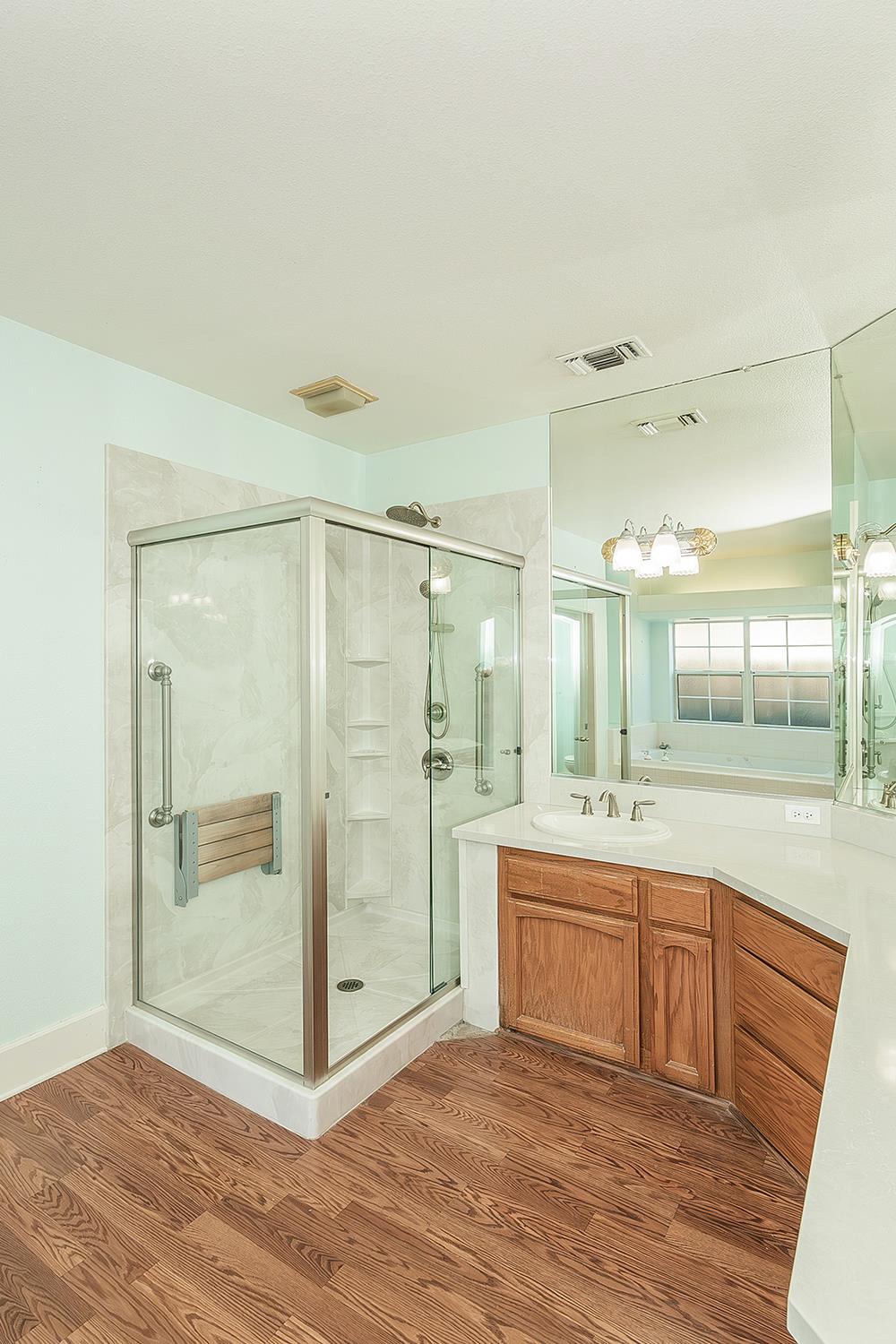 1094 E Monticello Cir, Fresno, CA 93720