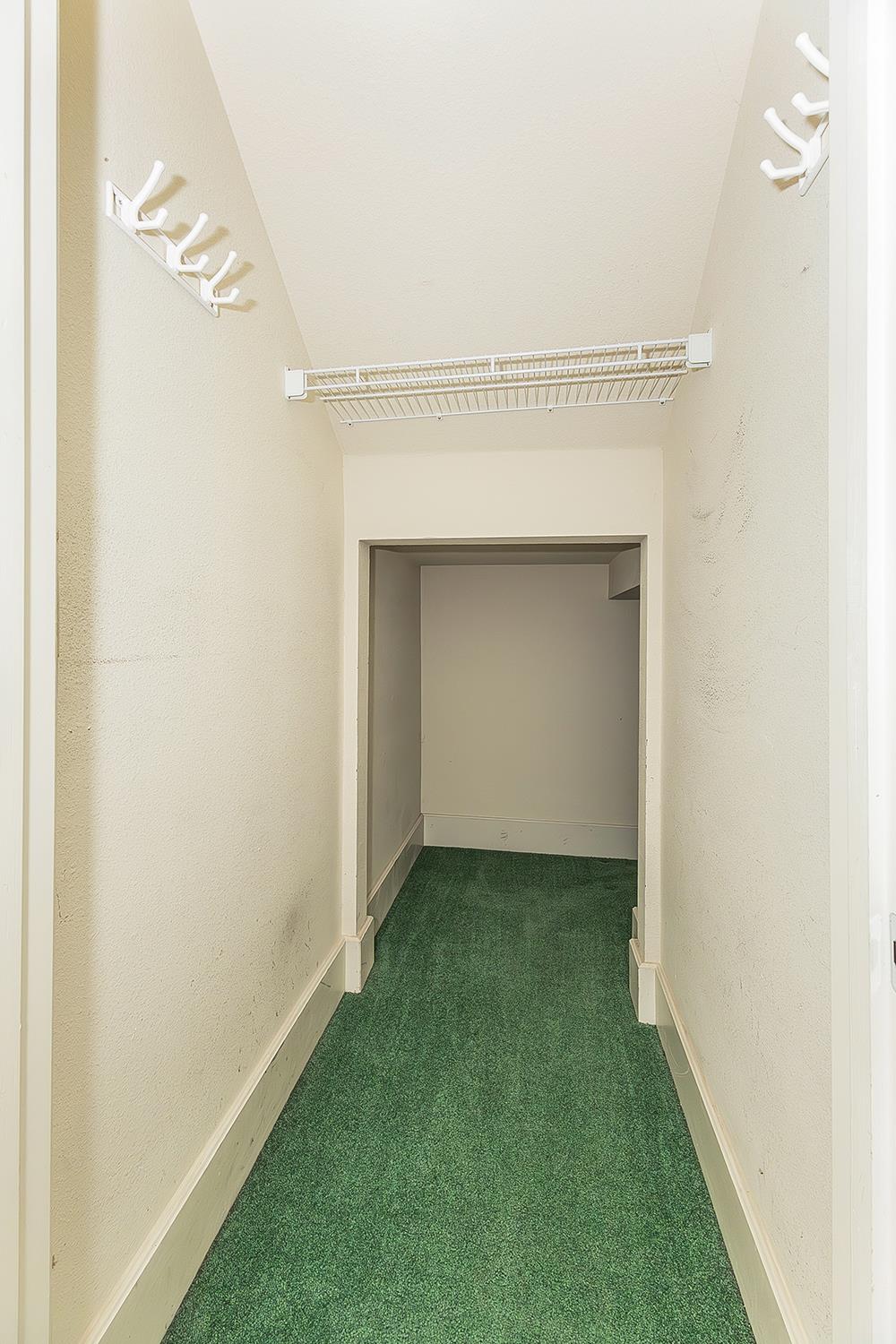 1094 E Monticello Cir, Fresno, CA 93720