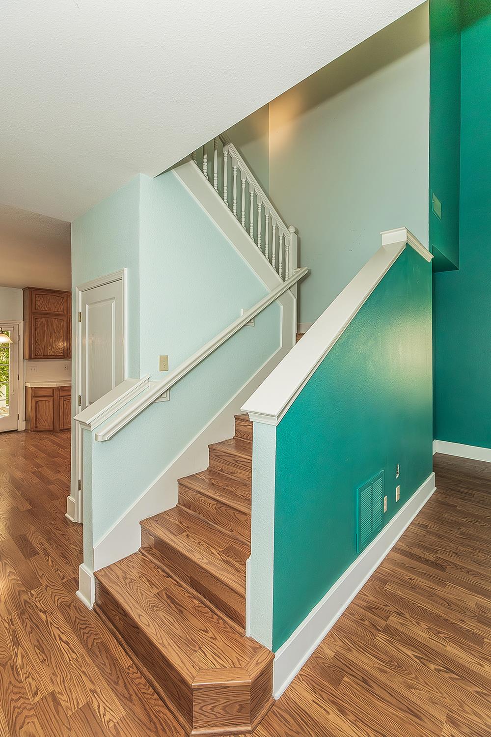 1094 E Monticello Cir, Fresno, CA 93720