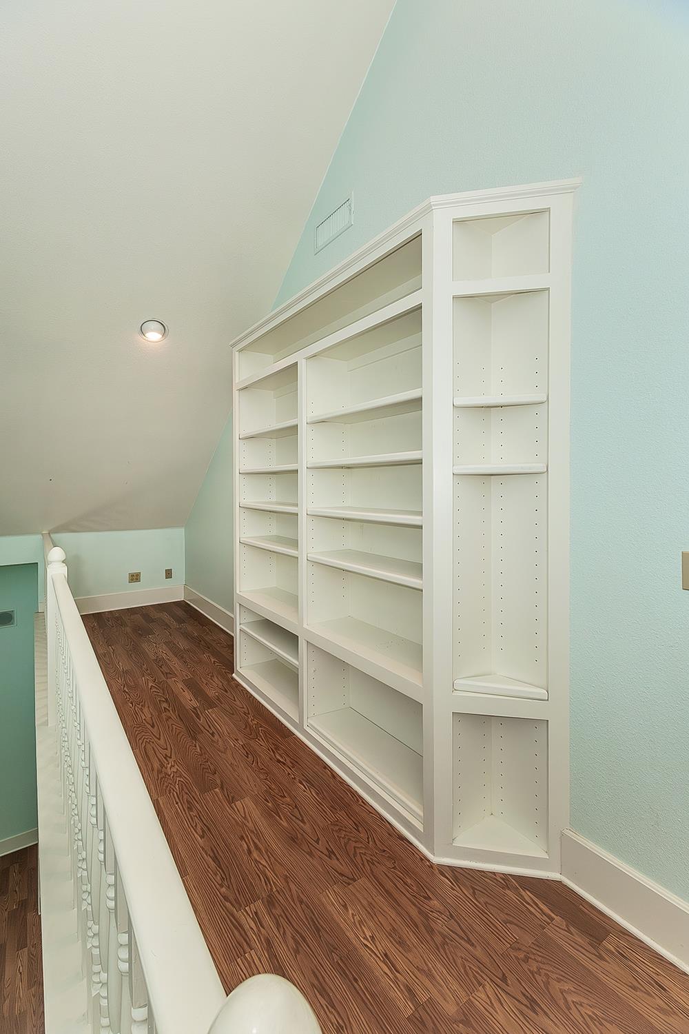 1094 E Monticello Cir, Fresno, CA 93720