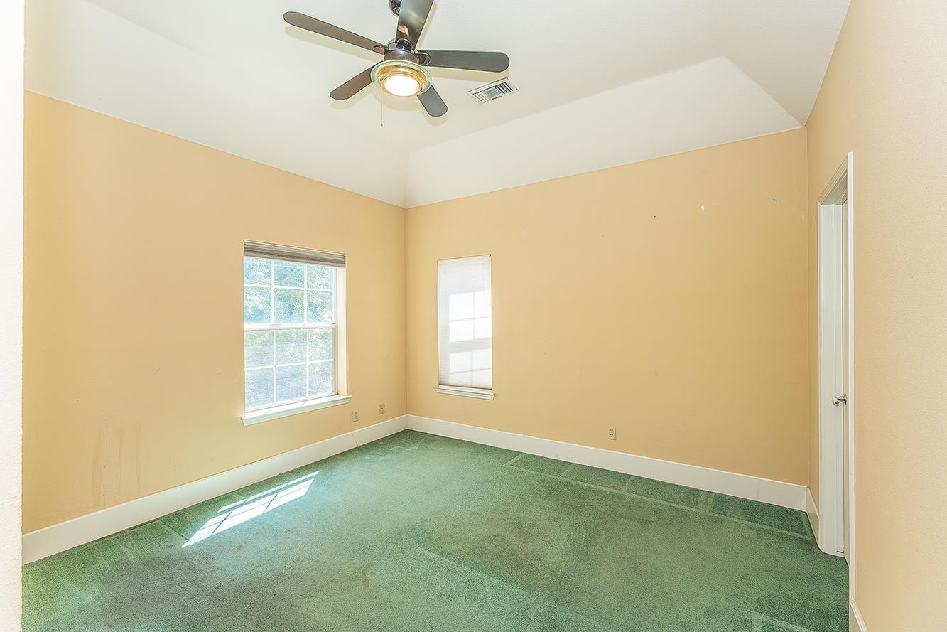 1094 E Monticello Cir, Fresno, CA 93720