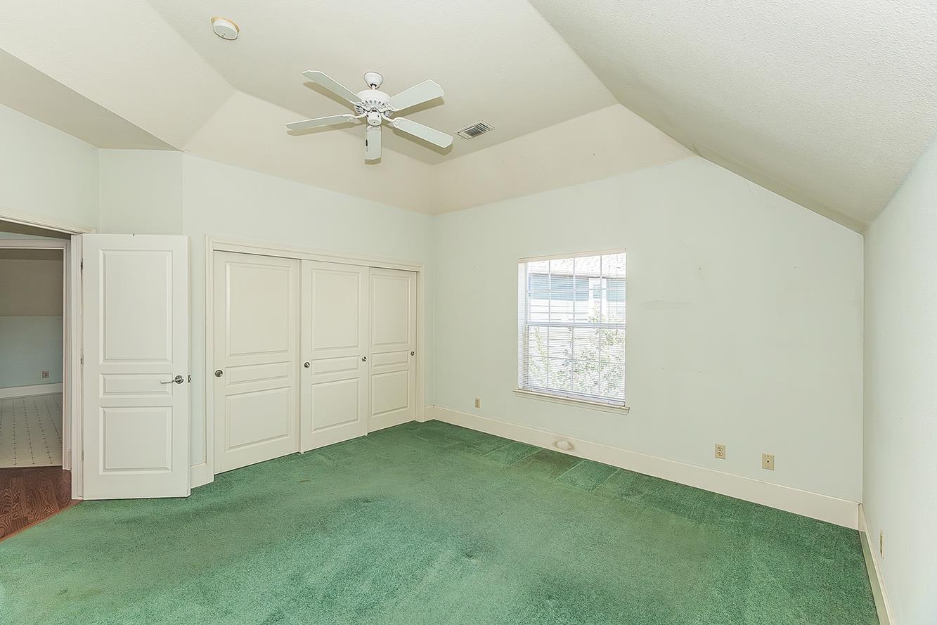 1094 E Monticello Cir, Fresno, CA 93720