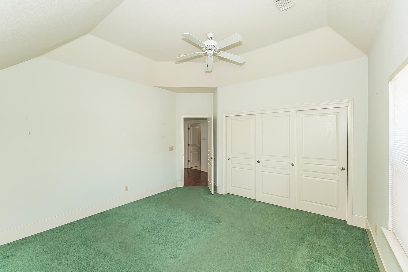 1094 E Monticello Cir, Fresno, CA 93720