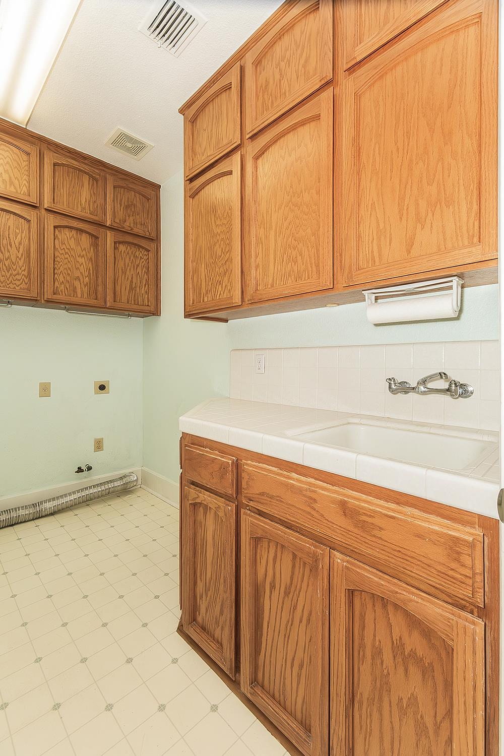 1094 E Monticello Cir, Fresno, CA 93720