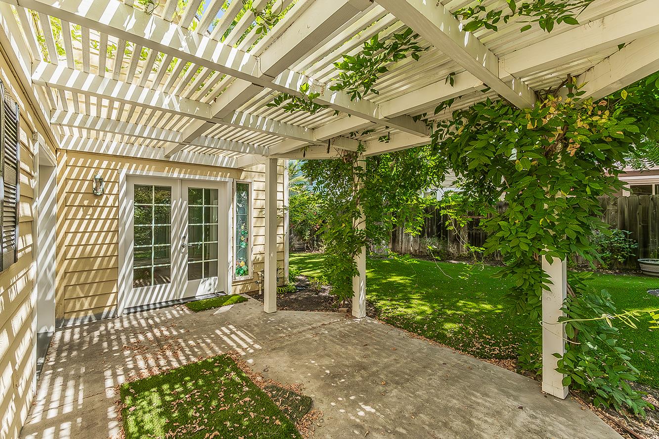 1094 E Monticello Cir, Fresno, CA 93720