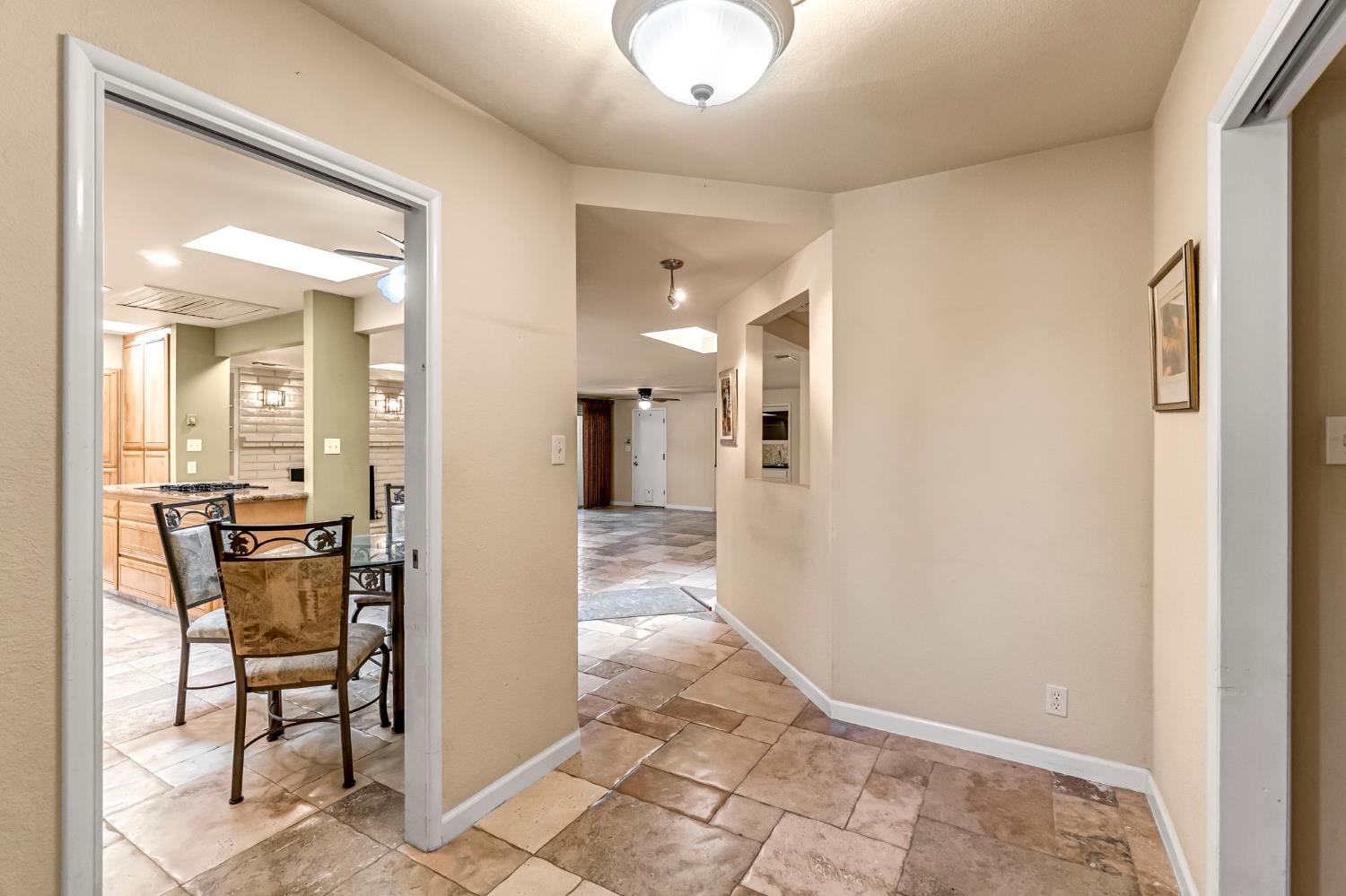 411 W Vartikian Ave, Fresno, CA 93704