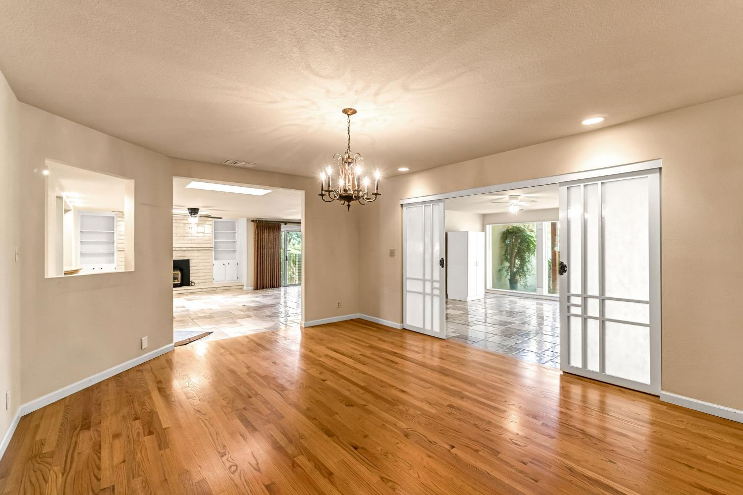 411 W Vartikian Ave, Fresno, CA 93704