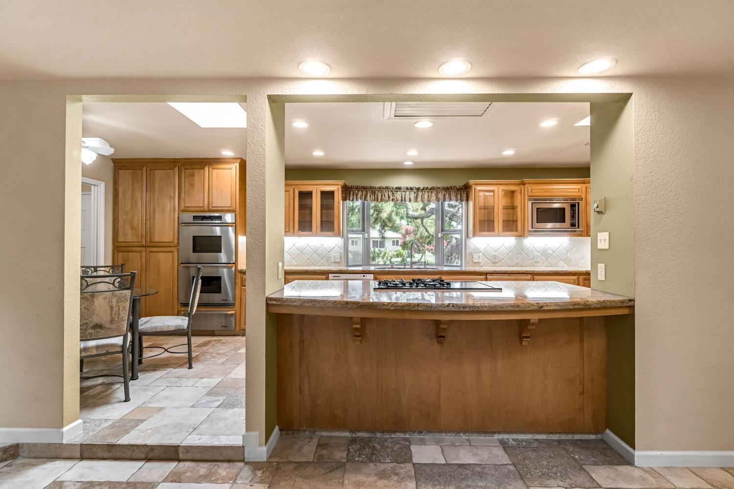 411 W Vartikian Ave, Fresno, CA 93704