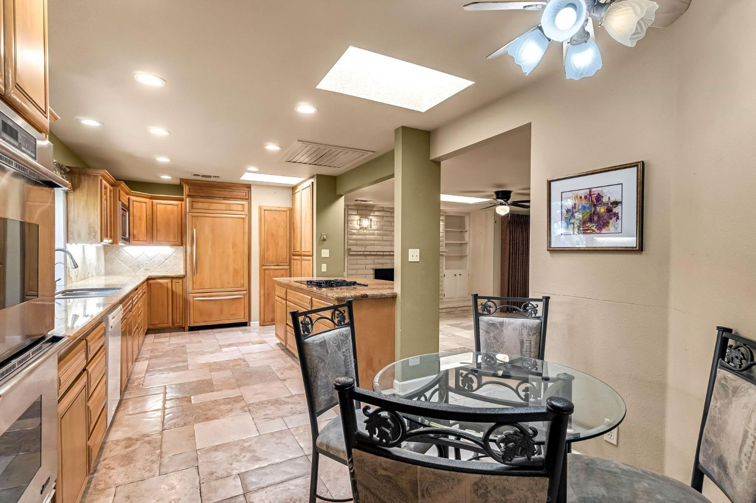 411 W Vartikian Ave, Fresno, CA 93704