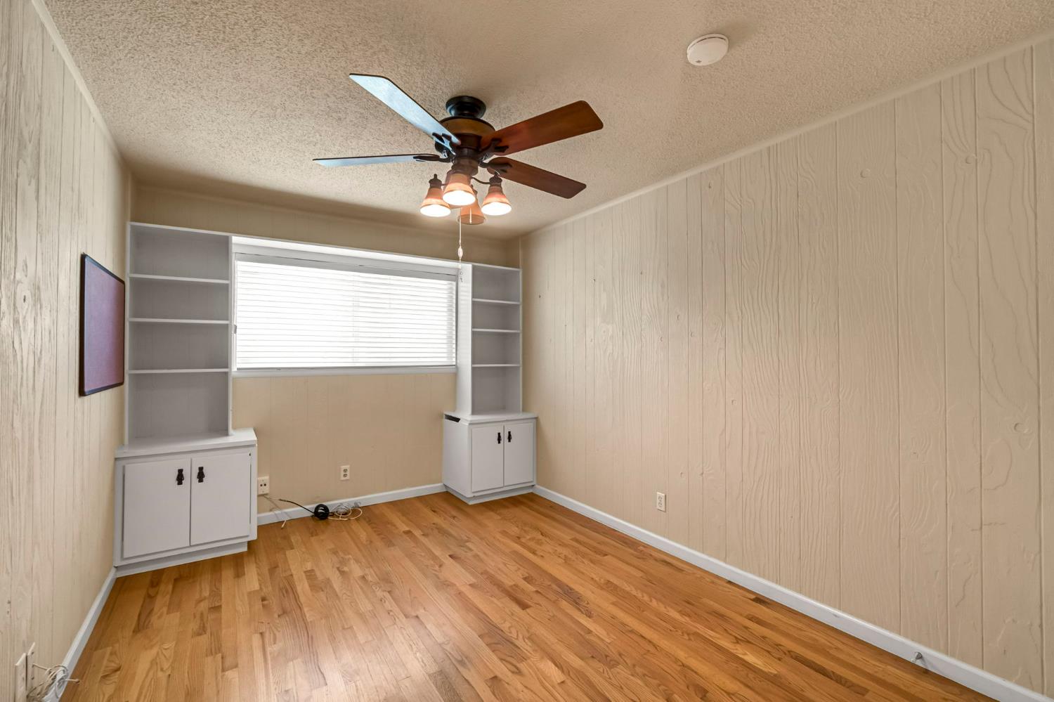 411 W Vartikian Ave, Fresno, CA 93704