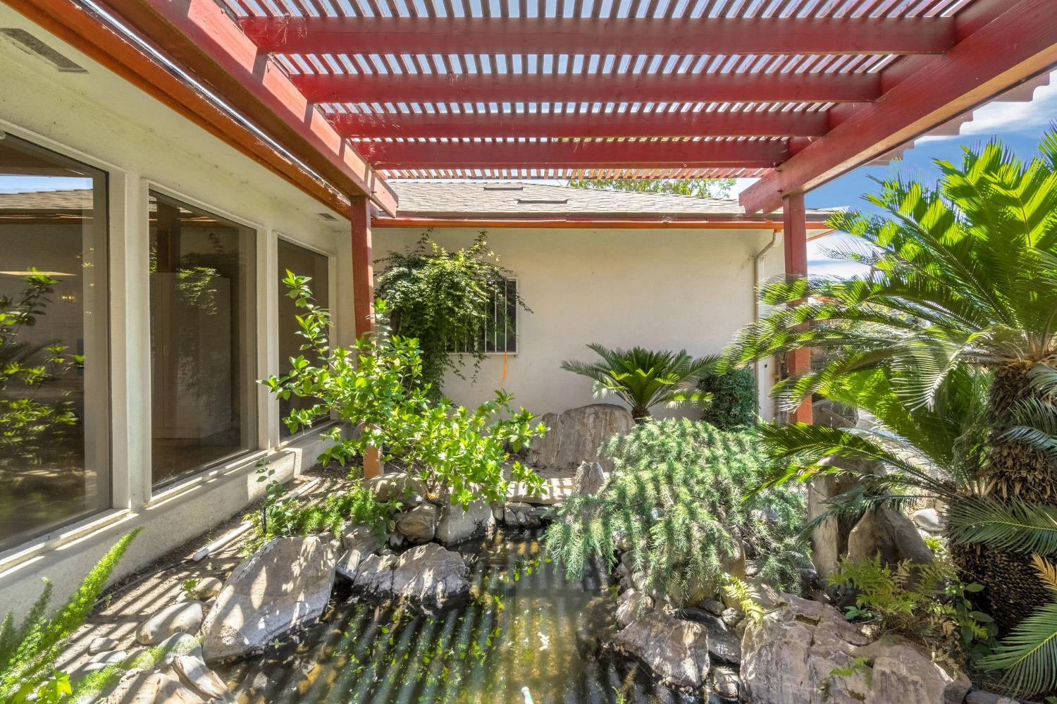 411 W Vartikian Ave, Fresno, CA 93704