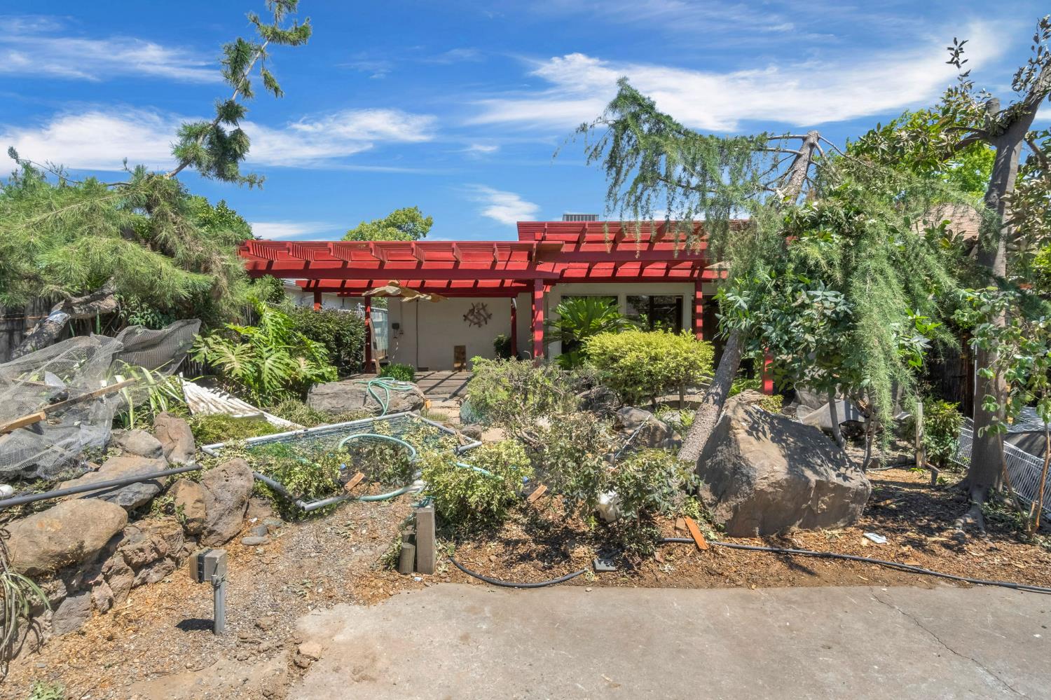 411 W Vartikian Ave, Fresno, CA 93704