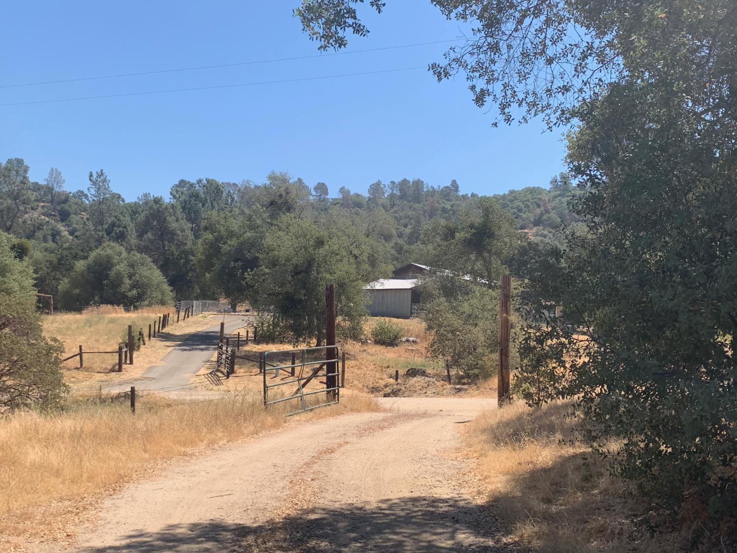 30666 Hogan's Mountain Rd, Coarsegold, CA 93614