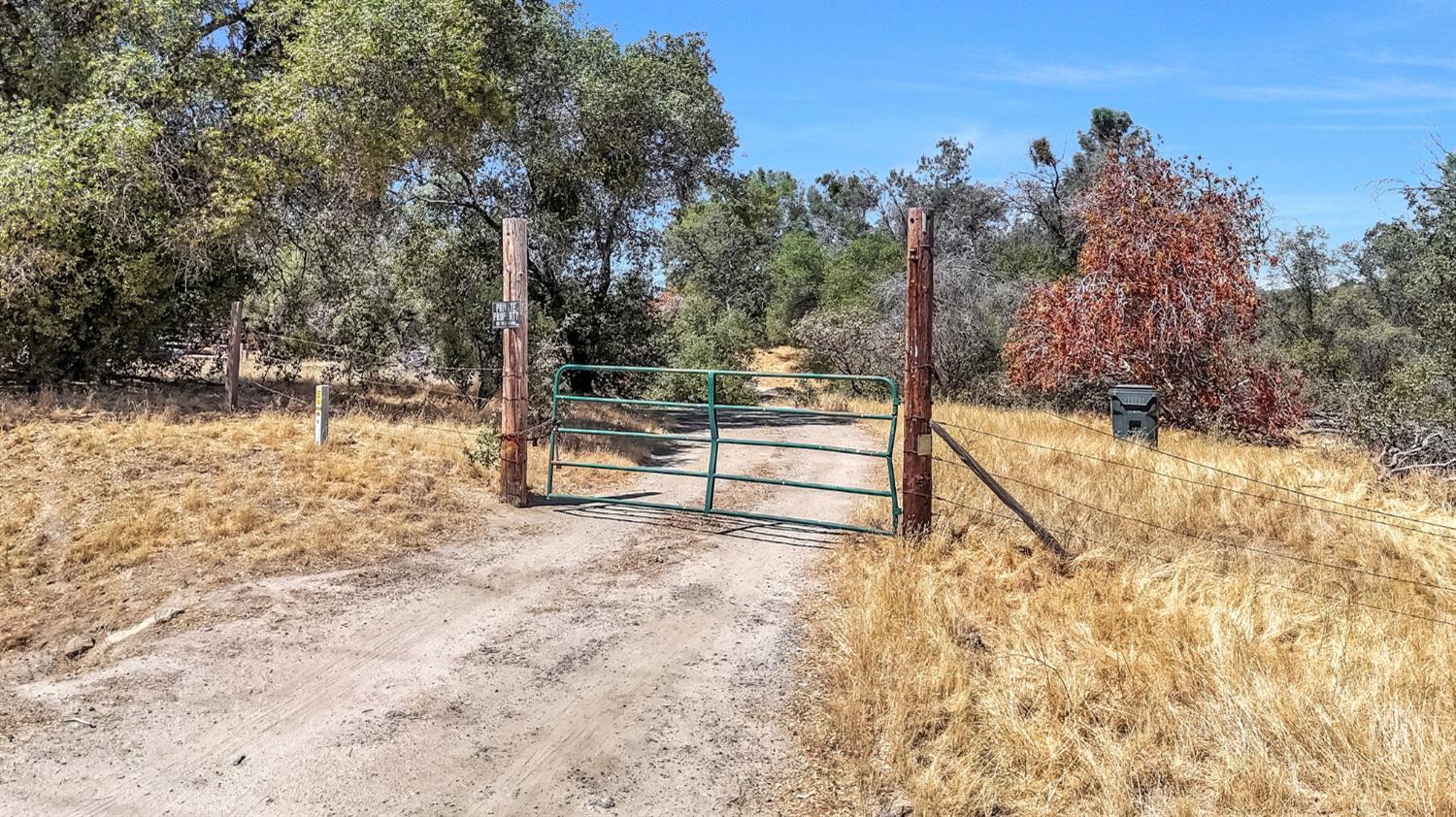 30666 Hogan's Mountain Rd, Coarsegold, CA 93614
