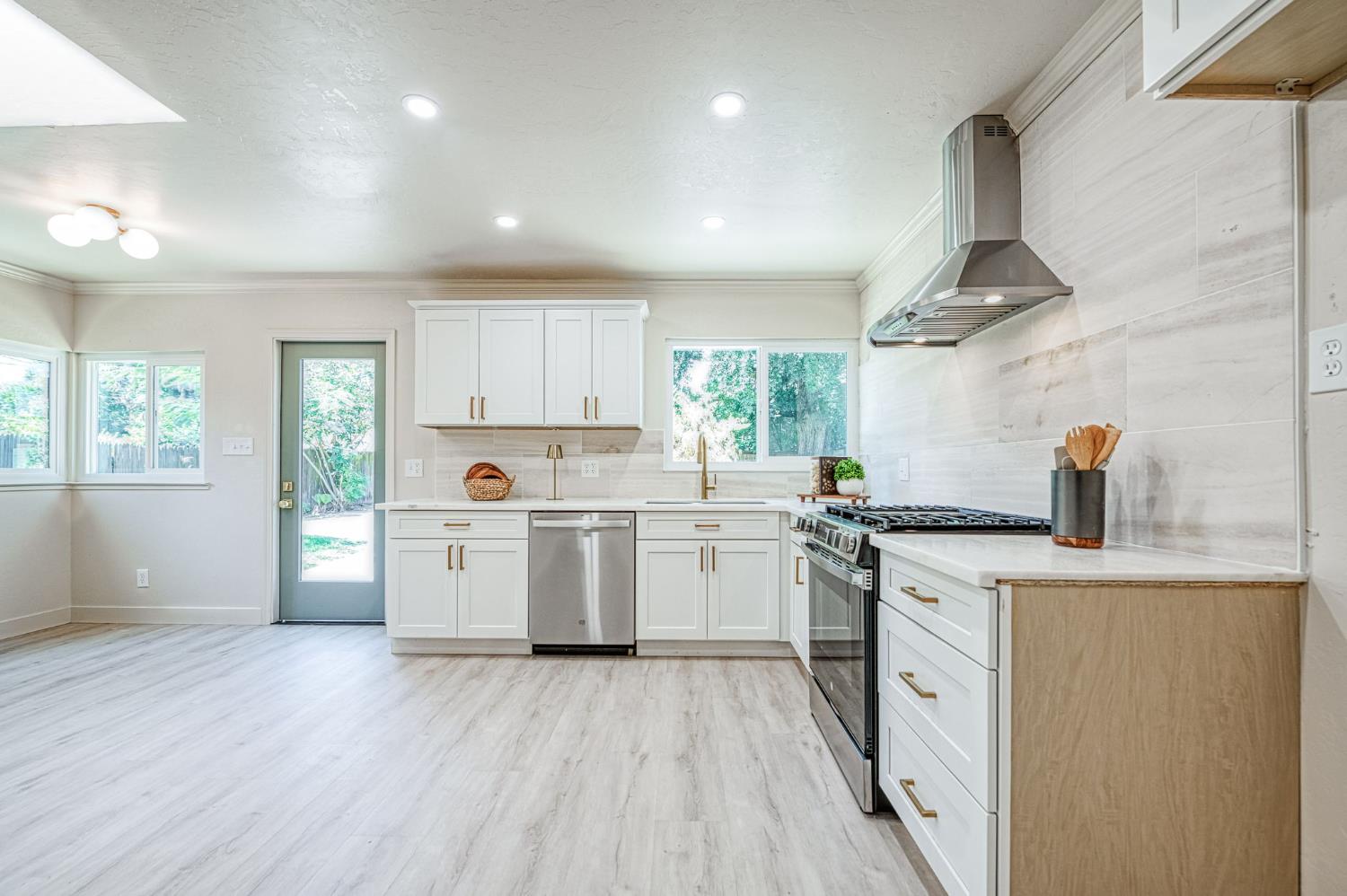 4843 N Palm Ave, Fresno, CA 93704