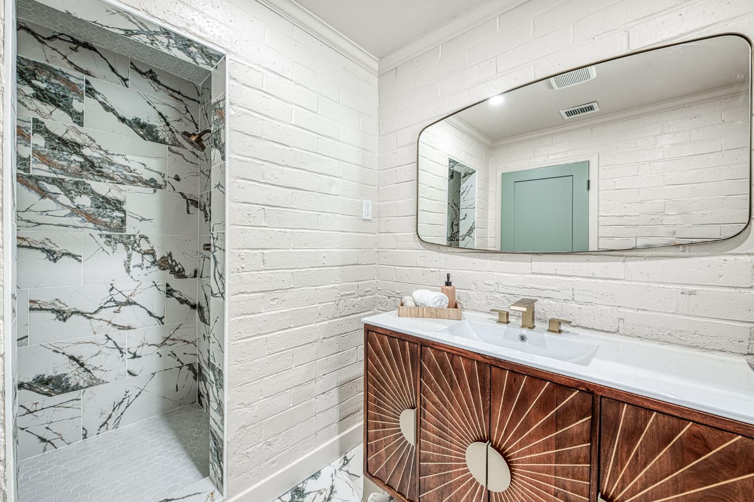 4843 N Palm Ave, Fresno, CA 93704