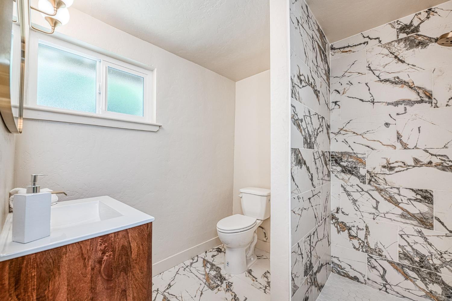 4843 N Palm Ave, Fresno, CA 93704