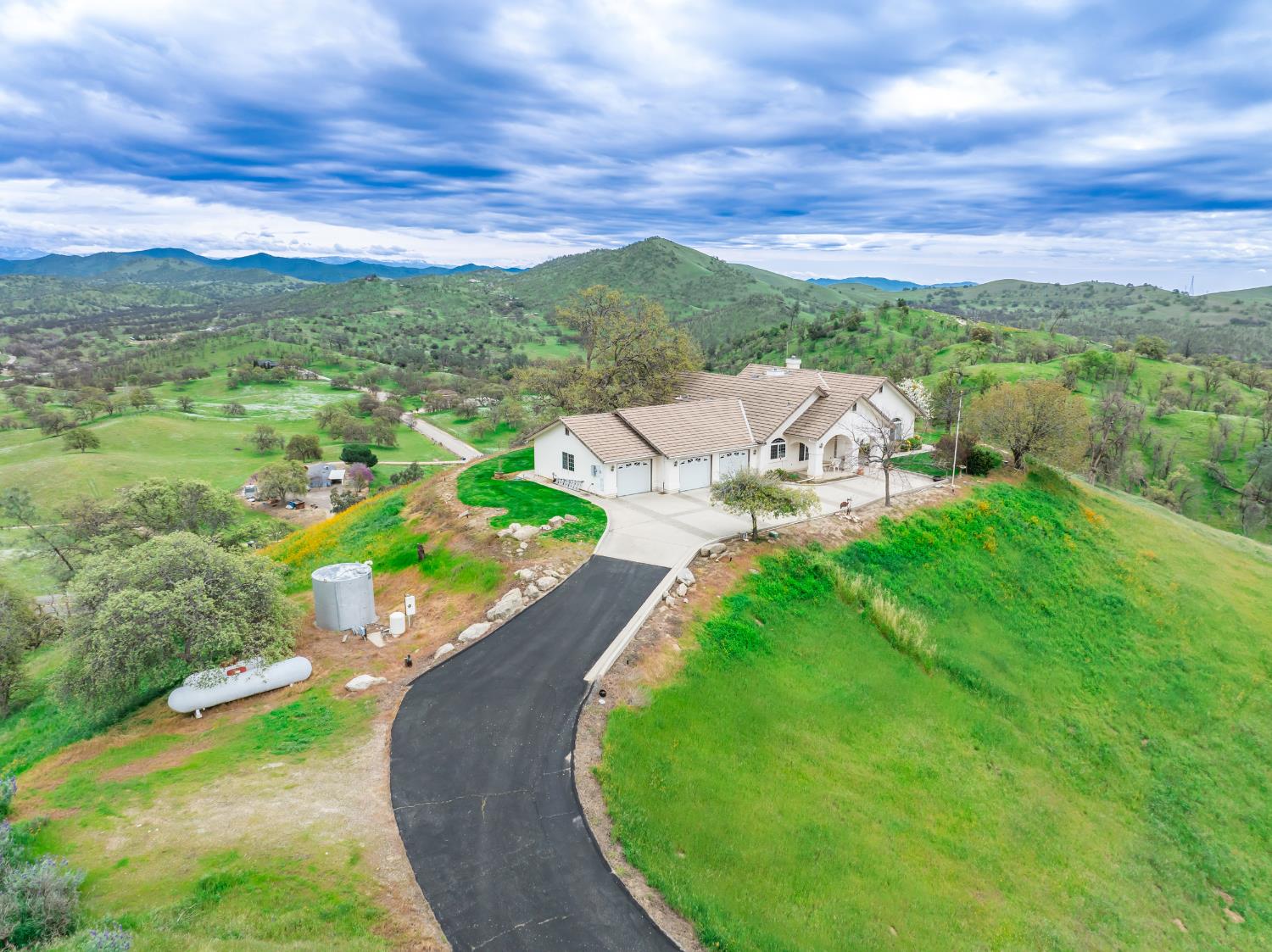 20997 Auberry Rd, Clovis, CA 93619