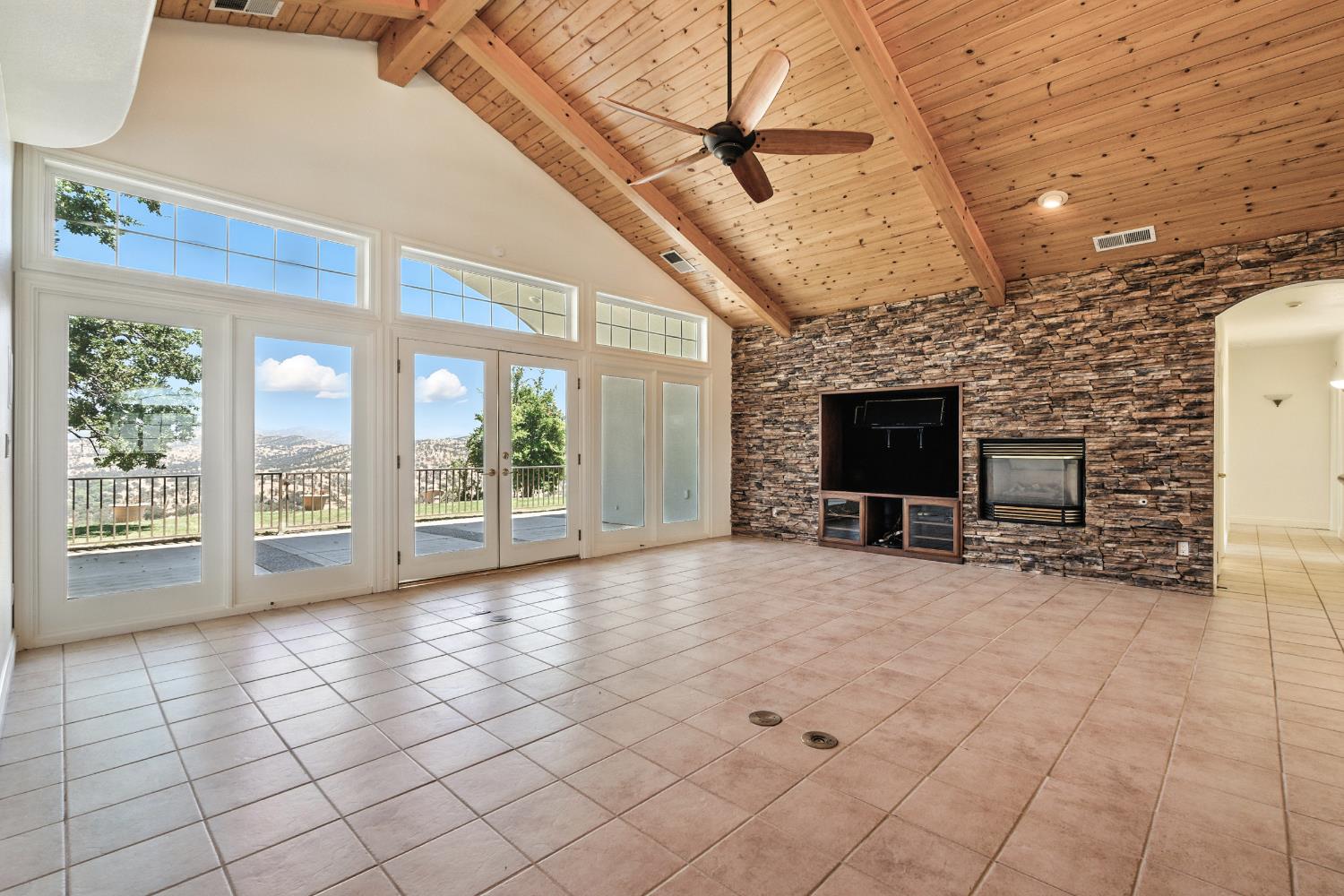 20997 Auberry Rd, Clovis, CA 93619