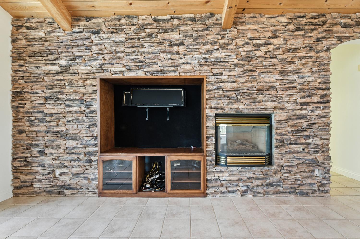 20997 Auberry Rd, Clovis, CA 93619