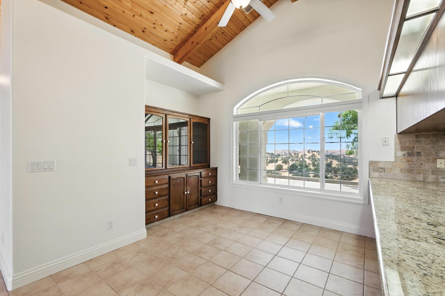 20997 Auberry Rd, Clovis, CA 93619