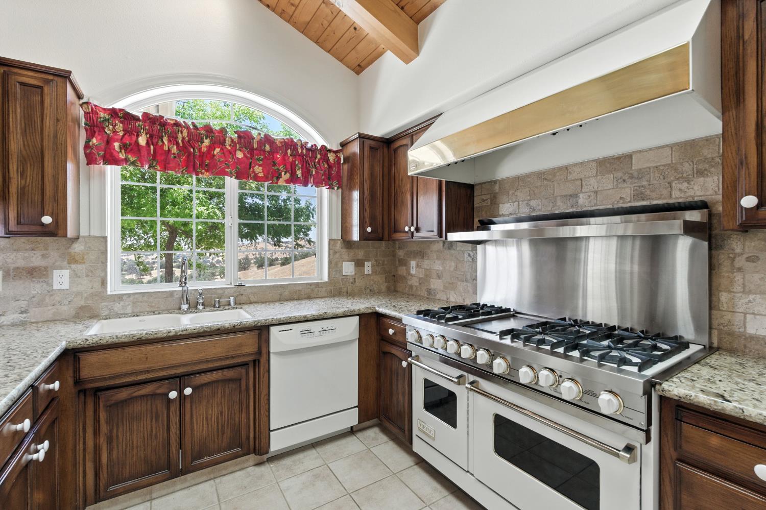 20997 Auberry Rd, Clovis, CA 93619