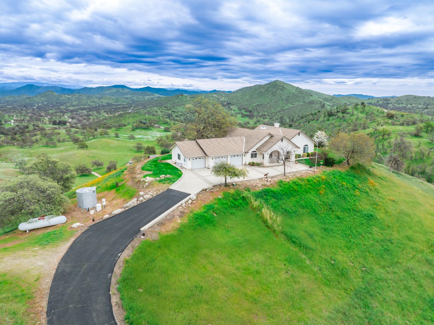 20997 Auberry Rd, Clovis, CA 93619