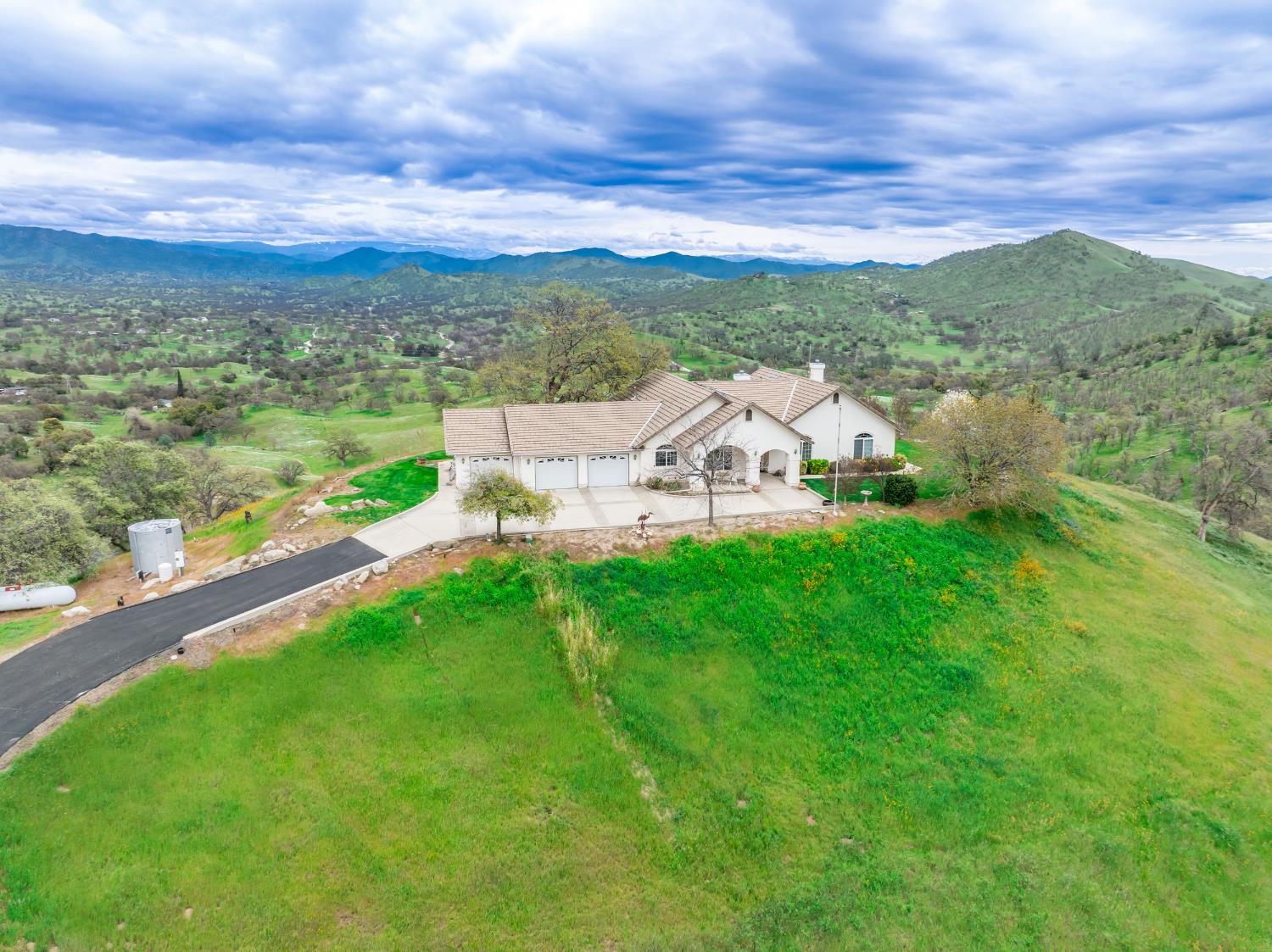 20997 Auberry Rd, Clovis, CA 93619