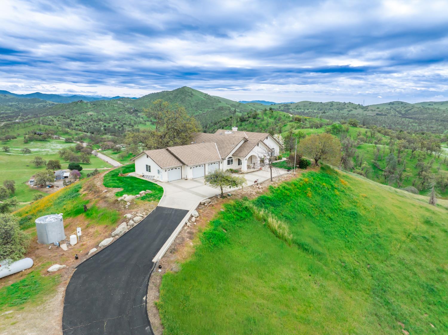 20997 Auberry Rd, Clovis, CA 93619