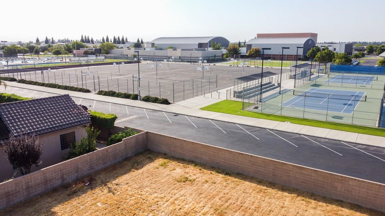 2537 E Prestwick Ave, Fresno, CA 93730