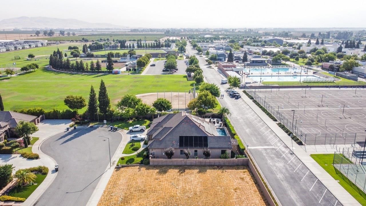 2537 E Prestwick Ave, Fresno, CA 93730