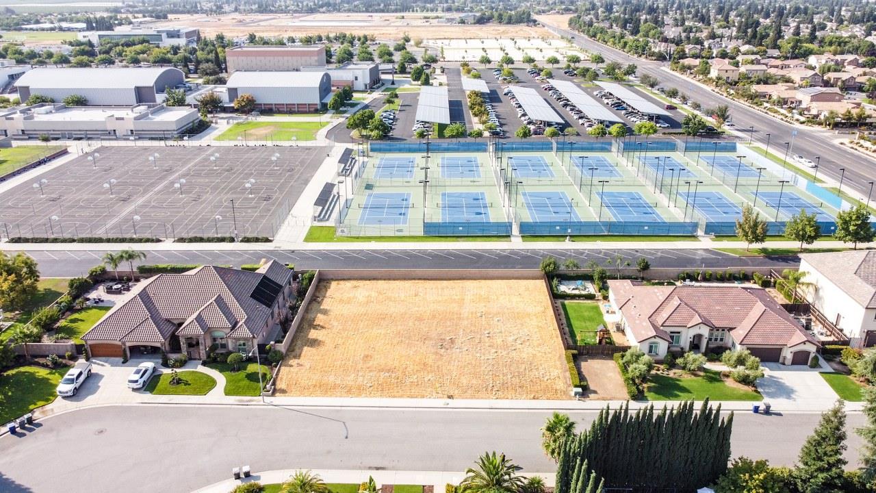 2537 E Prestwick Ave, Fresno, CA 93730