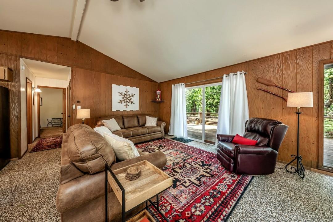 42318 Hanging Branch Rd, Shaver Lake, CA 93664