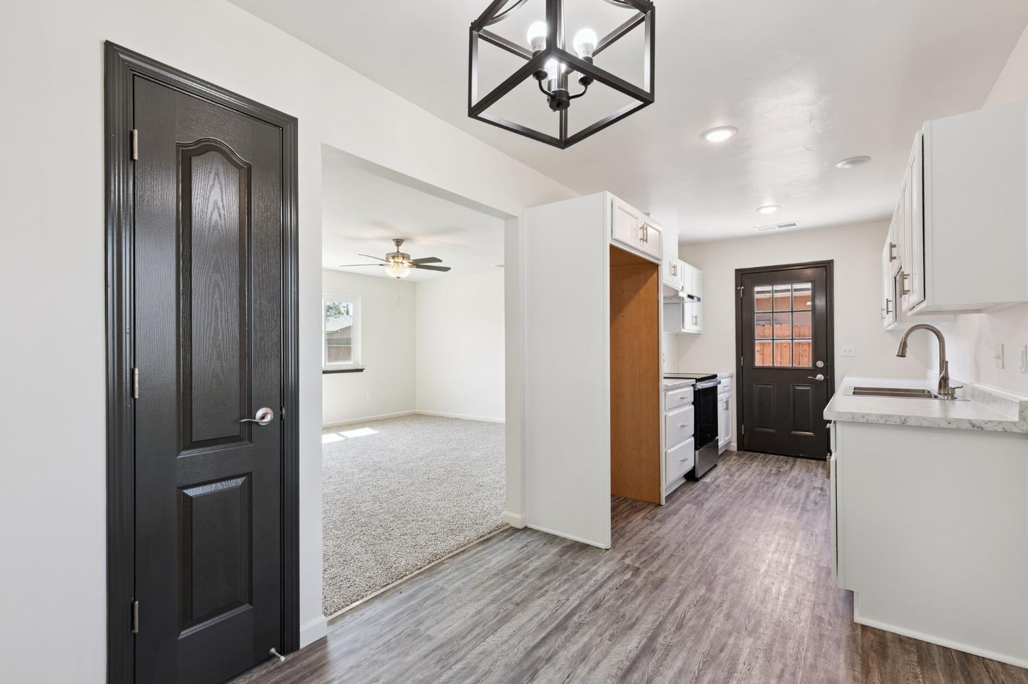 21412 S Pleasant Ave, Riverdale, CA 93656