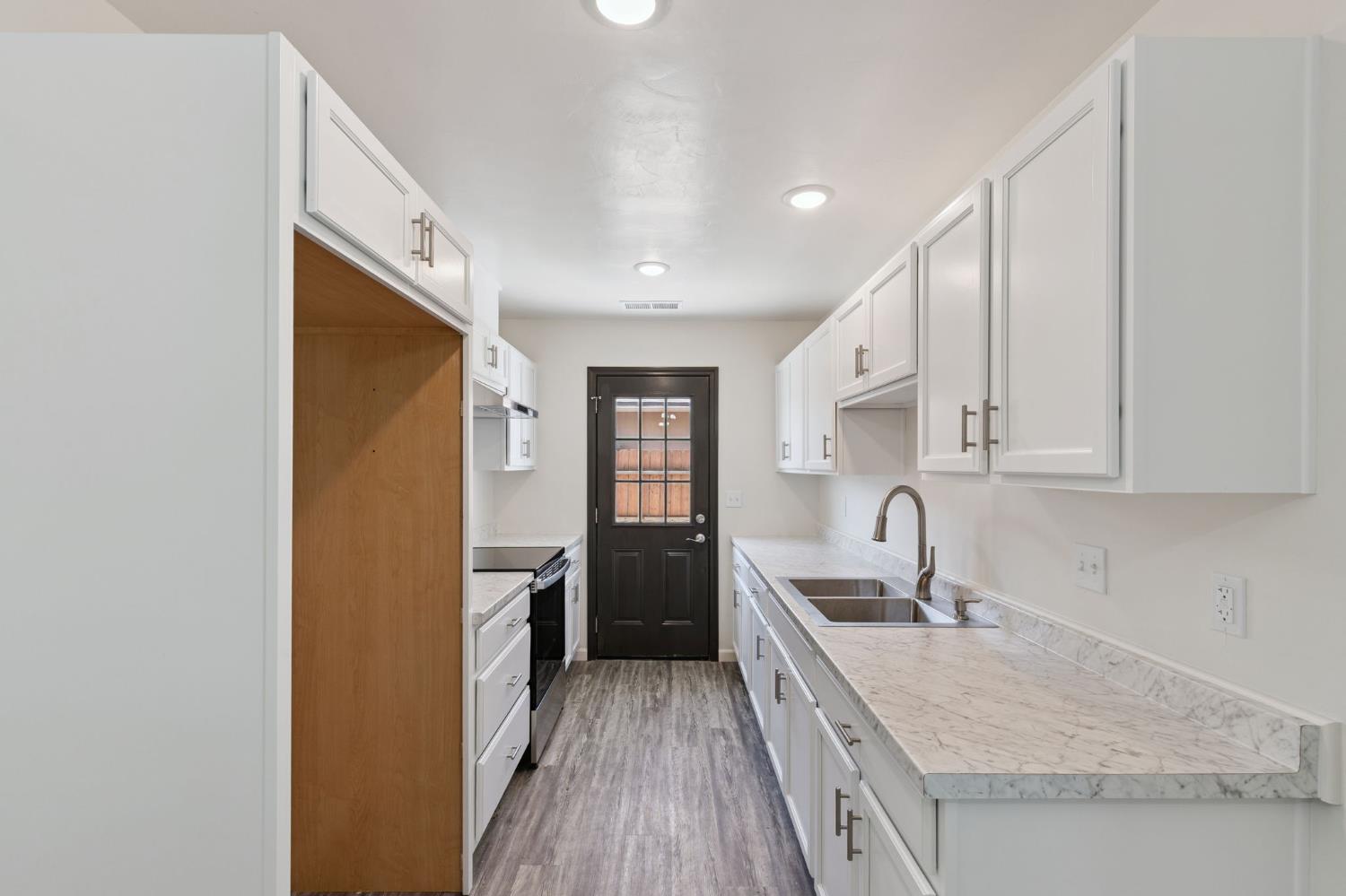 21412 S Pleasant Ave, Riverdale, CA 93656