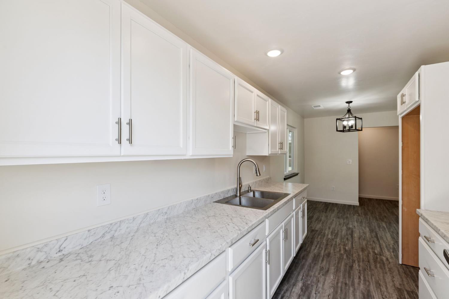 21412 S Pleasant Ave, Riverdale, CA 93656