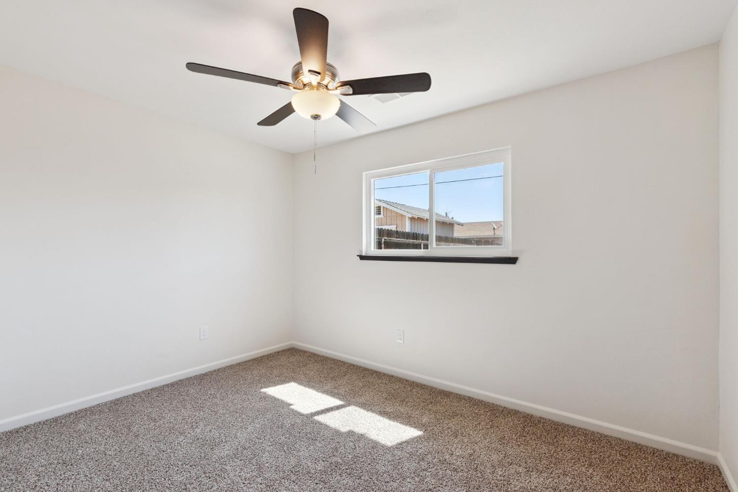 21412 S Pleasant Ave, Riverdale, CA 93656