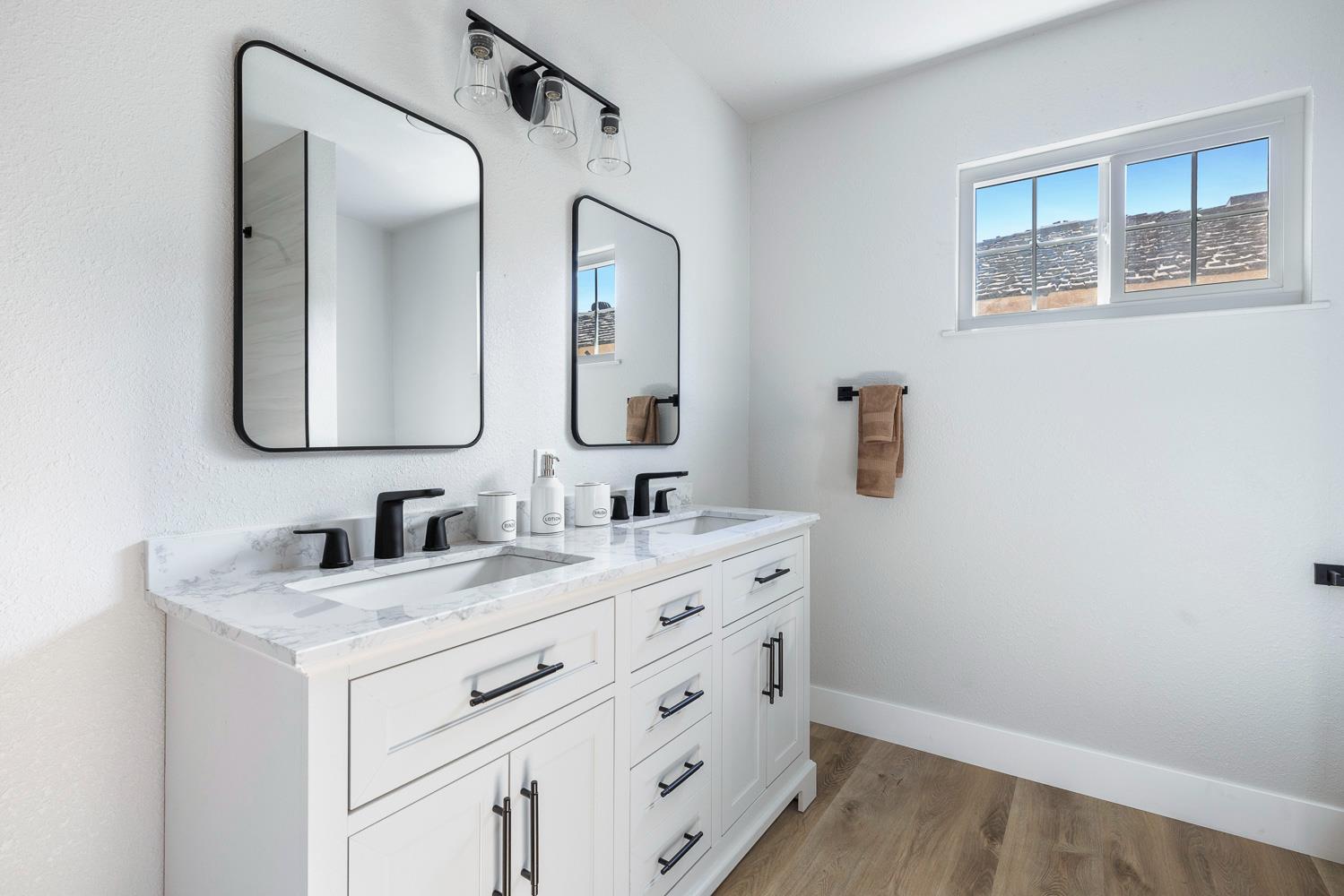 3078 W Barstow Ave, Fresno, CA 93711