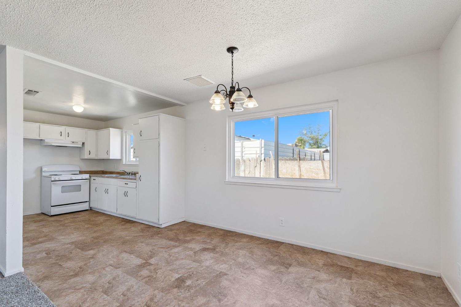 21435 S Pleasant Ave, Riverdale, CA 93656