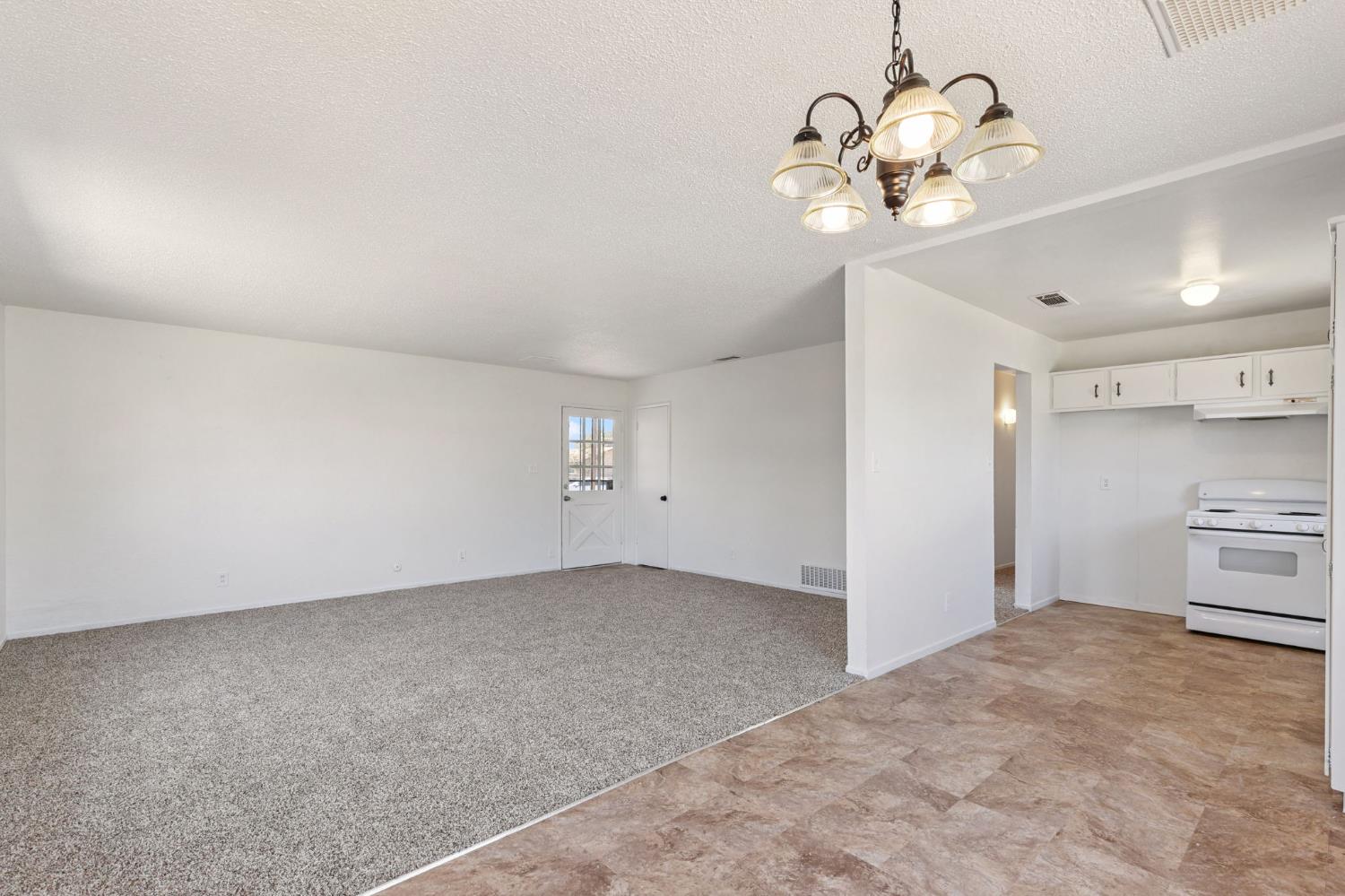 21435 S Pleasant Ave, Riverdale, CA 93656