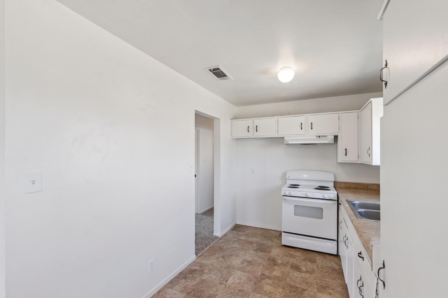 21435 S Pleasant Ave, Riverdale, CA 93656