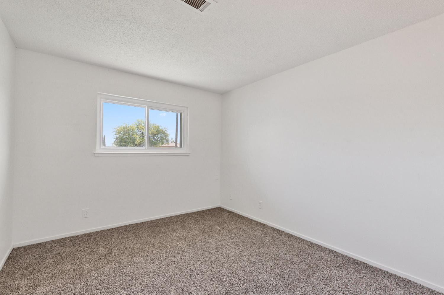 21435 S Pleasant Ave, Riverdale, CA 93656