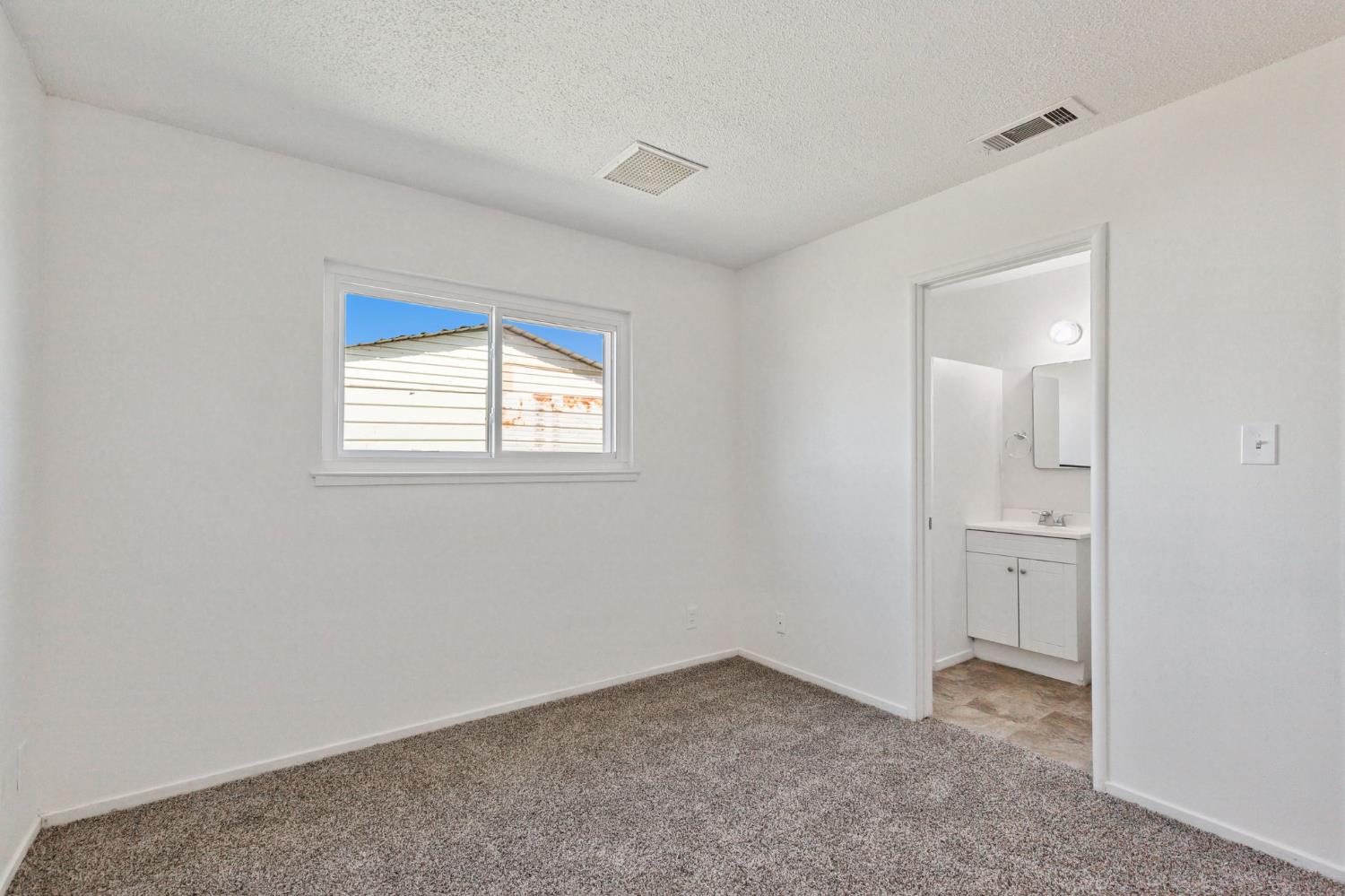 21435 S Pleasant Ave, Riverdale, CA 93656